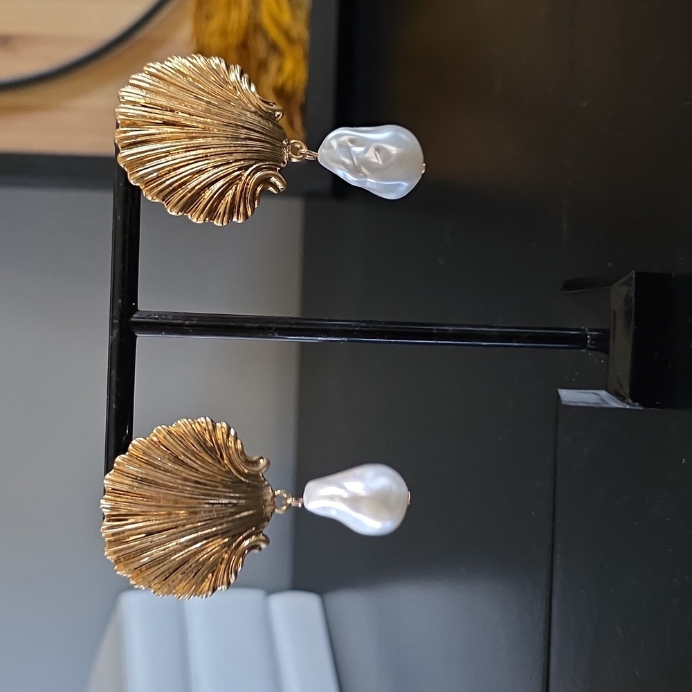 ZARA Pearl and Shell Earrings - Picture 5 of 13